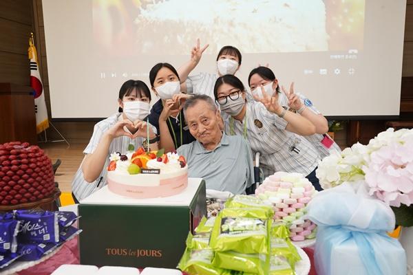 9월 단체 생신잔치 이미지